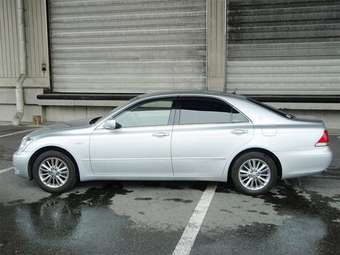 2005 Toyota Crown Pictures