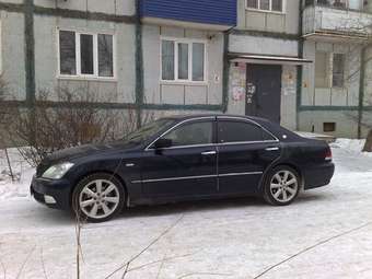 2005 Toyota Crown Pictures