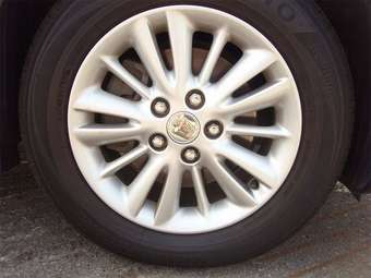 2005 Toyota Crown Pictures