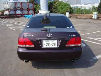 2005 Toyota Crown Photos
