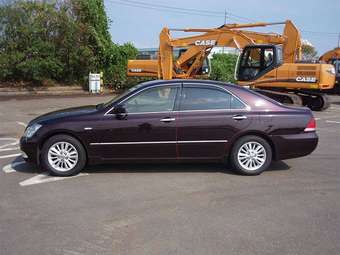 2005 Toyota Crown Photos