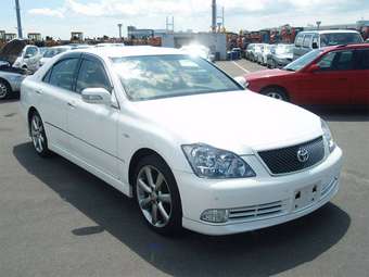 2005 Toyota Crown Pictures