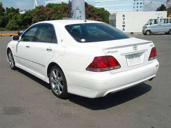 2005 Toyota Crown Photos