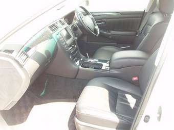 2005 Toyota Crown Photos