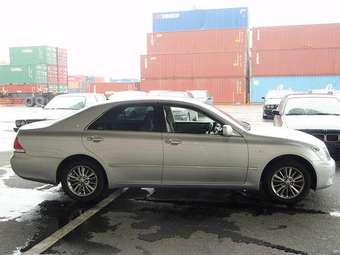 2005 Toyota Crown Photos