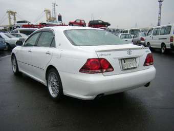 2005 Toyota Crown Pictures