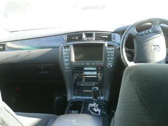 2005 Toyota Crown Pictures