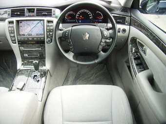 2005 Toyota Crown Wallpapers