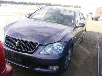 2005 Toyota Crown Photos