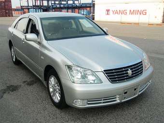 2005 Toyota Crown Photos