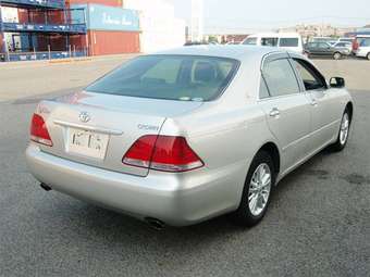 2005 Toyota Crown Photos