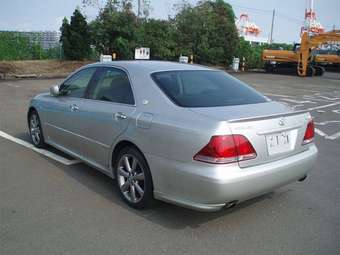 2005 Toyota Crown Photos