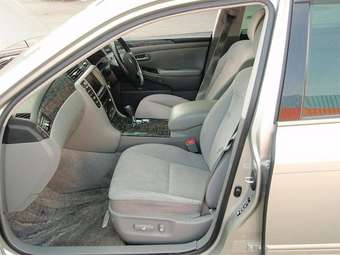 2005 Toyota Crown Photos