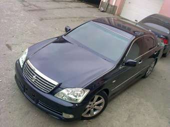 2005 Toyota Crown Photos
