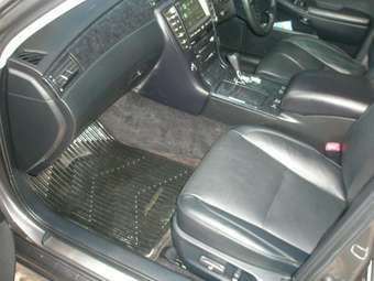 2005 Toyota Crown Pictures