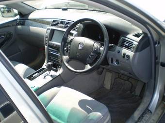 2005 Toyota Crown Photos