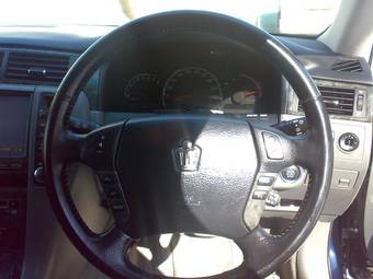 2005 Toyota Crown Photos