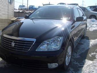 2005 Toyota Crown Photos