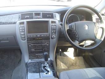 2005 Toyota Crown Photos