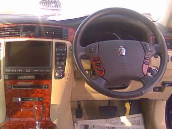 2005 Toyota Crown Pictures