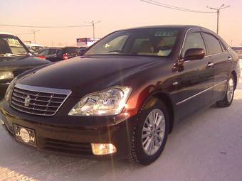 2005 Toyota Crown Photos
