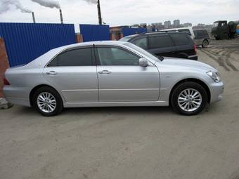 2005 Toyota Crown Photos