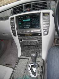 2005 Toyota Crown Photos