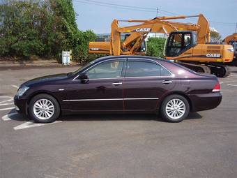 2005 Toyota Crown Photos
