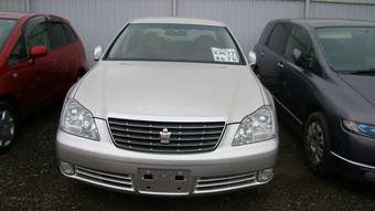 2005 Toyota Crown Photos