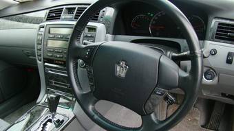 2005 Toyota Crown Pictures