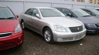 2005 Toyota Crown Photos