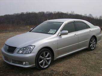 2005 Toyota Crown Photos