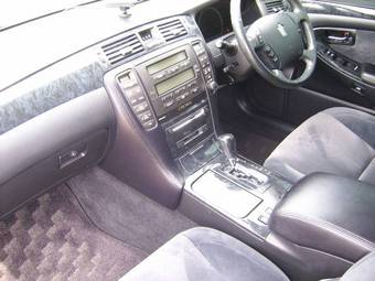 2005 Toyota Crown Images