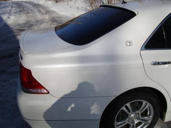 2005 Toyota Crown Photos