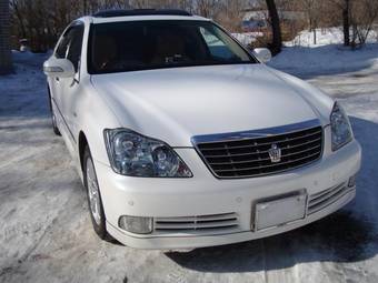 2005 Toyota Crown Images