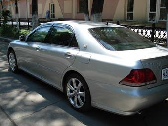 2005 Toyota Crown Pictures