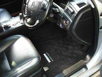 2005 Toyota Crown Pictures