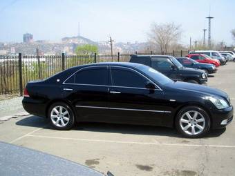 2005 Toyota Crown Pictures
