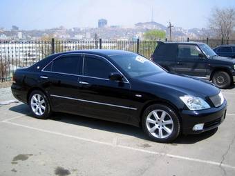 2005 Toyota Crown Pics