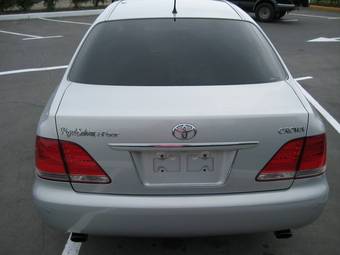 2005 Toyota Crown Photos