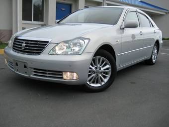 2005 Toyota Crown Pictures