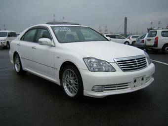 2005 Toyota Crown Images