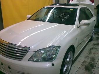 2005 Toyota Crown Photos