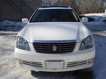 2005 Toyota Crown Photos