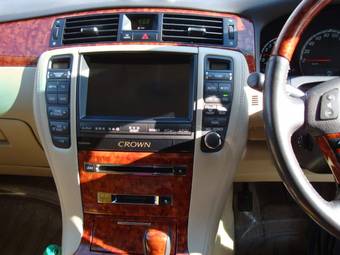 2005 Toyota Crown Pictures