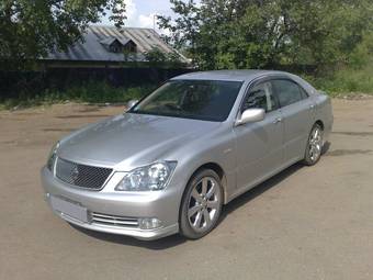 2005 Toyota Crown Photos