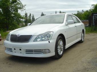 2005 Toyota Crown Photos