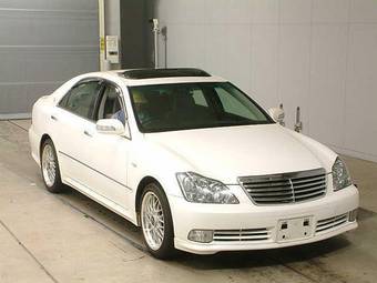 2005 Toyota Crown Pictures