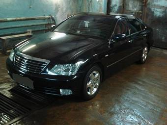 2005 Toyota Crown Photos