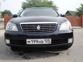 2005 Toyota Crown Pics